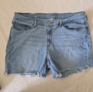 Levi's Light Wash Denim Frayed Hem Women's Shorts